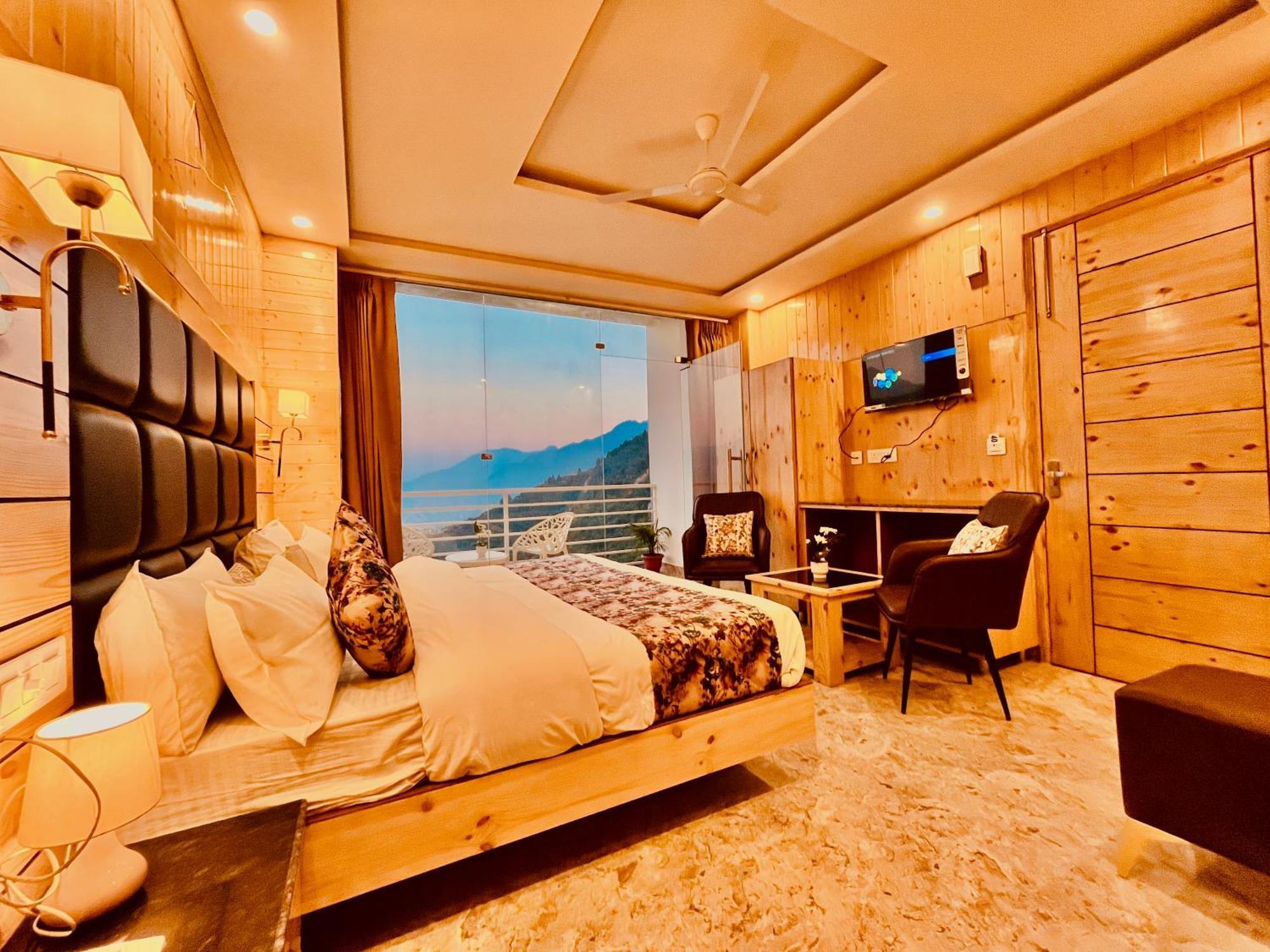 Hotel Classic Crown - #Scenic Mountain View #Open Terrace #Parking #Premium Rooms With Balcony #Guest Preferred #Best Selling Hotel In Mussoorie Dış mekan fotoğraf