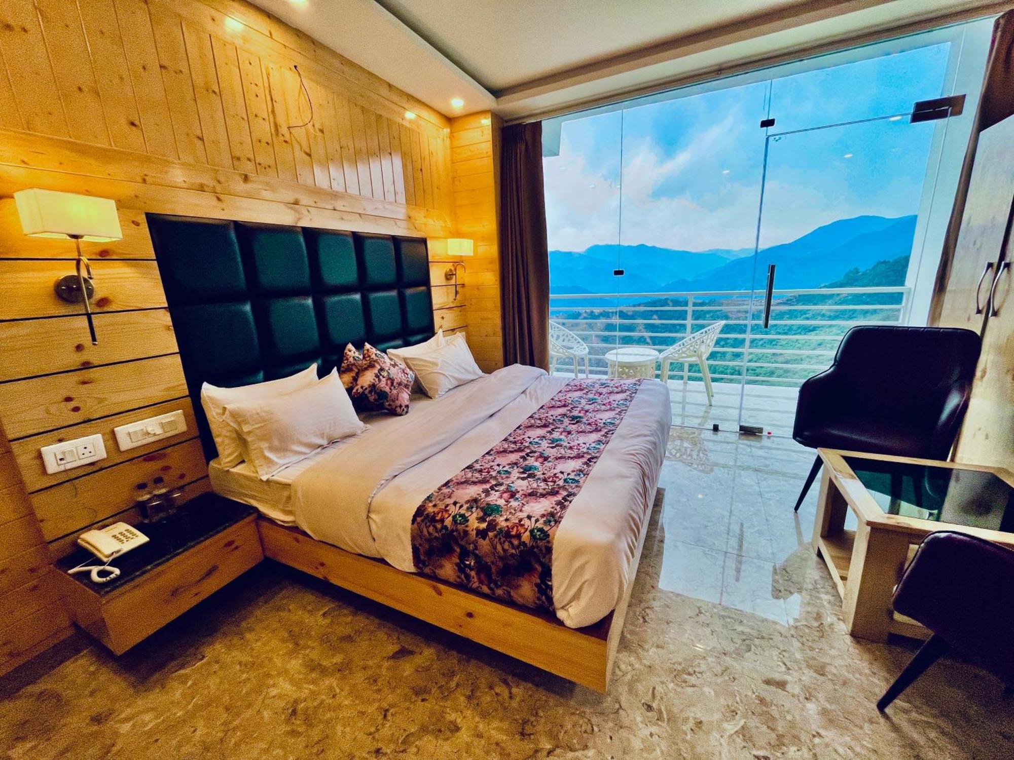 Hotel Classic Crown - #Scenic Mountain View #Open Terrace #Parking #Premium Rooms With Balcony #Guest Preferred #Best Selling Hotel In Mussoorie Dış mekan fotoğraf