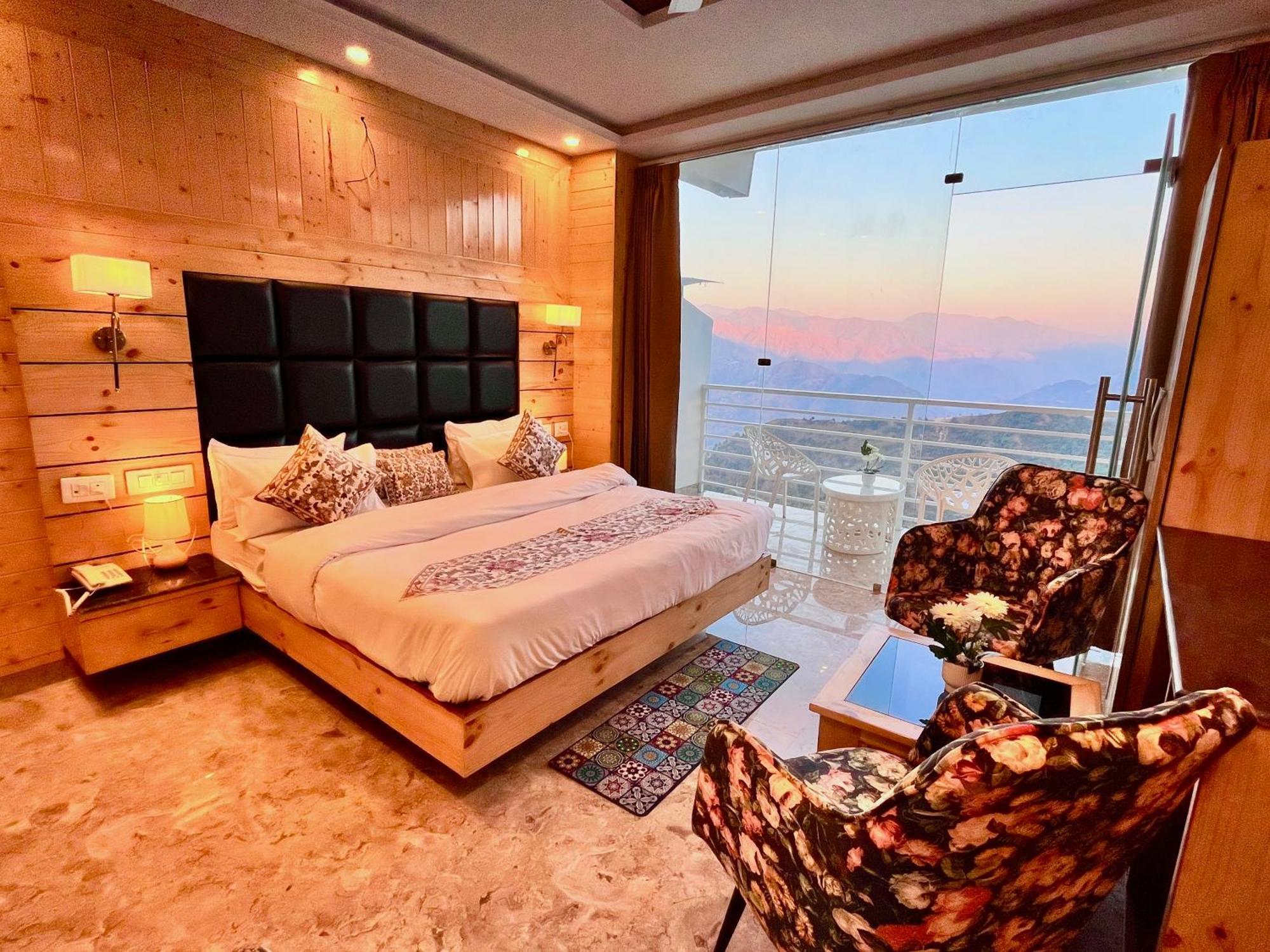 Hotel Classic Crown - #Scenic Mountain View #Open Terrace #Parking #Premium Rooms With Balcony #Guest Preferred #Best Selling Hotel In Mussoorie Dış mekan fotoğraf