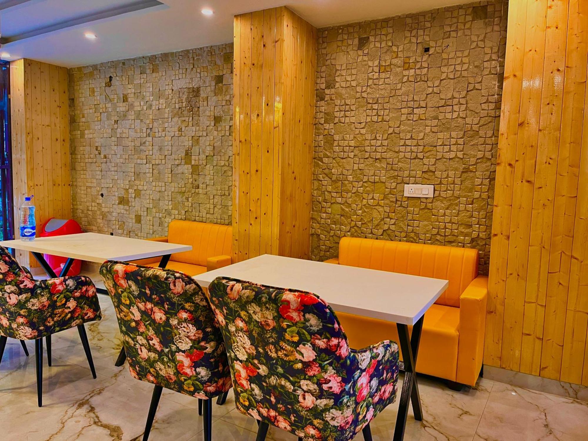Hotel Classic Crown - #Scenic Mountain View #Open Terrace #Parking #Premium Rooms With Balcony #Guest Preferred #Best Selling Hotel In Mussoorie Dış mekan fotoğraf