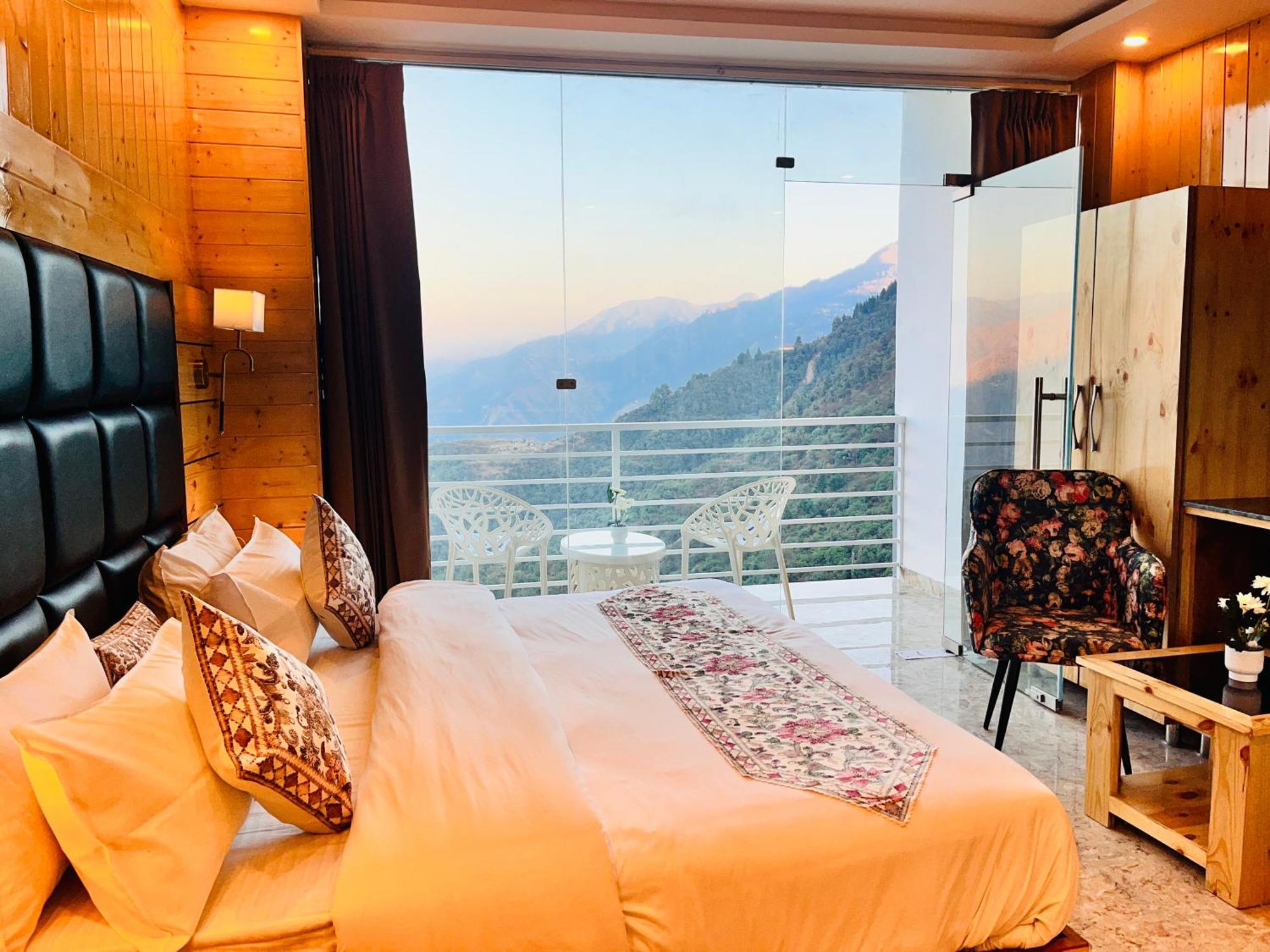 Hotel Classic Crown - #Scenic Mountain View #Open Terrace #Parking #Premium Rooms With Balcony #Guest Preferred #Best Selling Hotel In Mussoorie Dış mekan fotoğraf