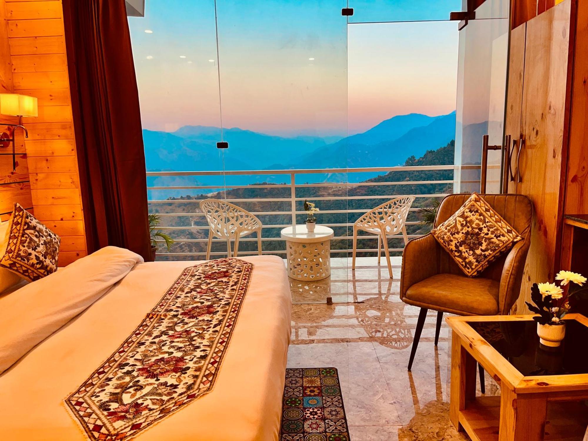 Hotel Classic Crown - #Scenic Mountain View #Open Terrace #Parking #Premium Rooms With Balcony #Guest Preferred #Best Selling Hotel In Mussoorie Dış mekan fotoğraf