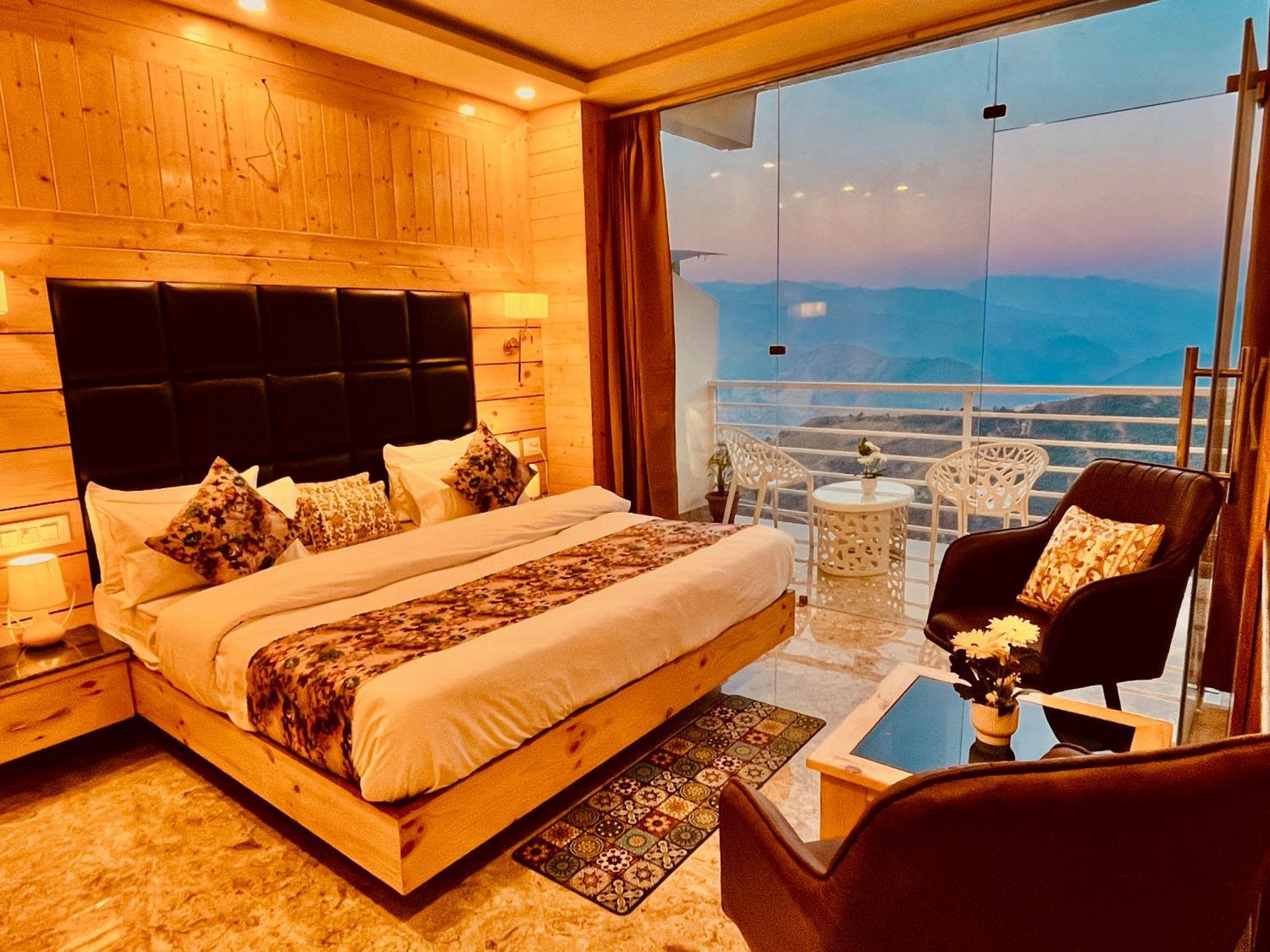 Hotel Classic Crown - #Scenic Mountain View #Open Terrace #Parking #Premium Rooms With Balcony #Guest Preferred #Best Selling Hotel In Mussoorie Dış mekan fotoğraf