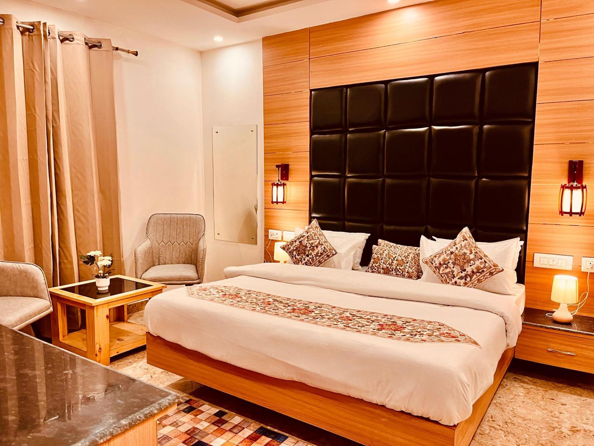 Hotel Classic Crown - #Scenic Mountain View #Open Terrace #Parking #Premium Rooms With Balcony #Guest Preferred #Best Selling Hotel In Mussoorie Dış mekan fotoğraf