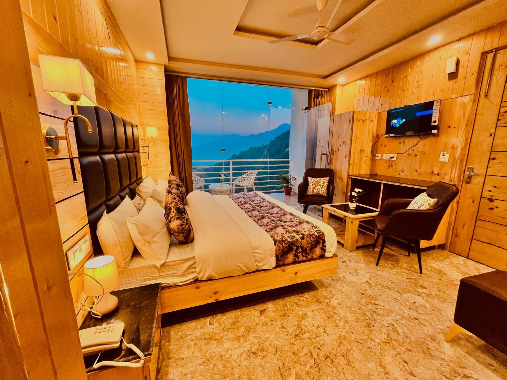 Hotel Classic Crown - #Scenic Mountain View #Open Terrace #Parking #Premium Rooms With Balcony #Guest Preferred #Best Selling Hotel In Mussoorie Dış mekan fotoğraf