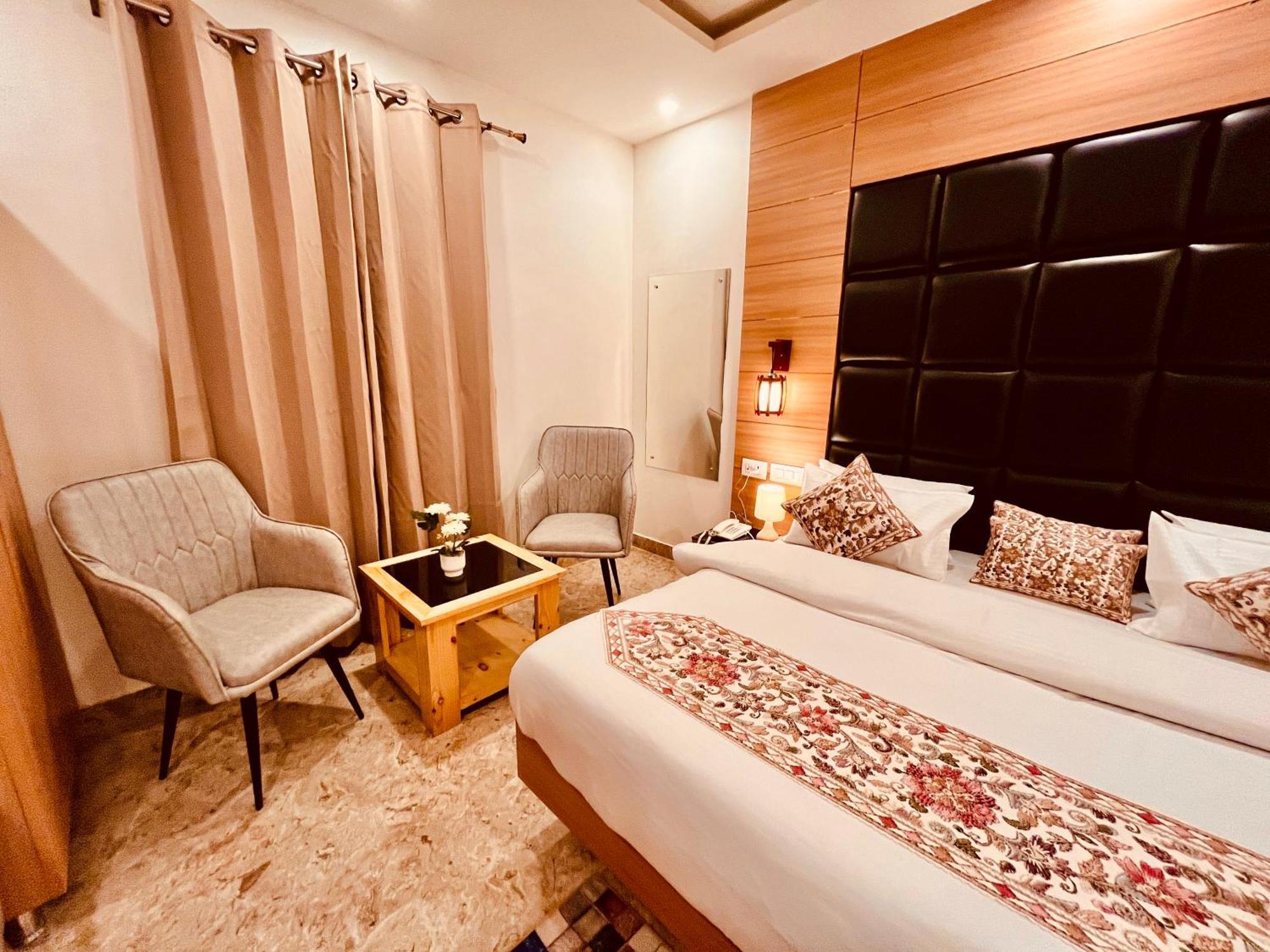 Hotel Classic Crown - #Scenic Mountain View #Open Terrace #Parking #Premium Rooms With Balcony #Guest Preferred #Best Selling Hotel In Mussoorie Dış mekan fotoğraf