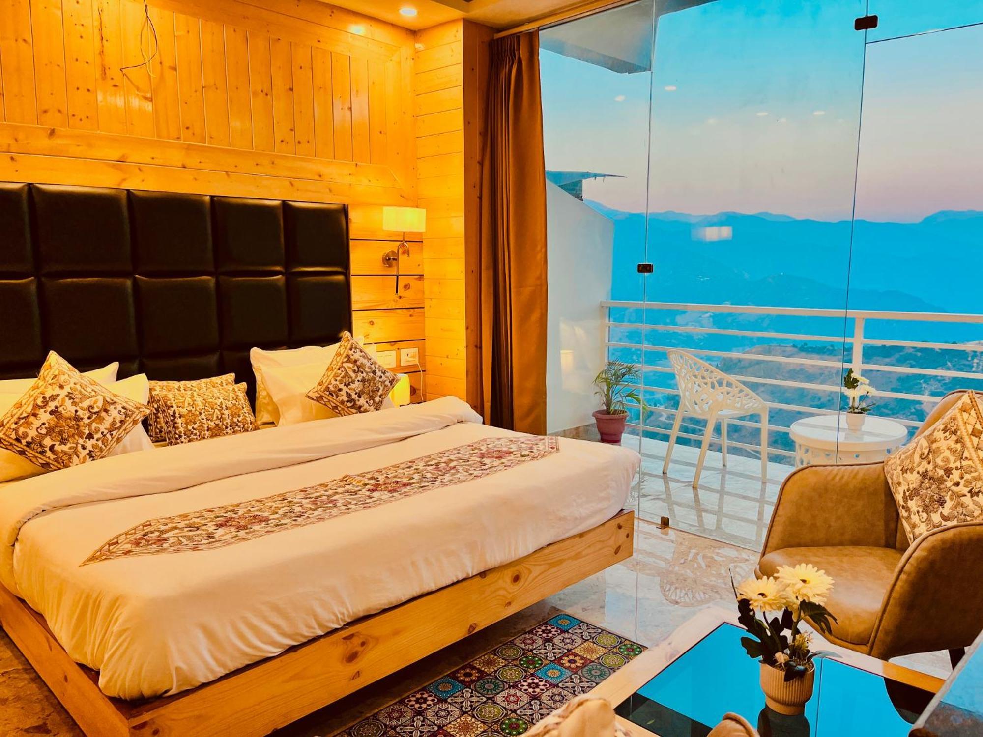 Hotel Classic Crown - #Scenic Mountain View #Open Terrace #Parking #Premium Rooms With Balcony #Guest Preferred #Best Selling Hotel In Mussoorie Dış mekan fotoğraf