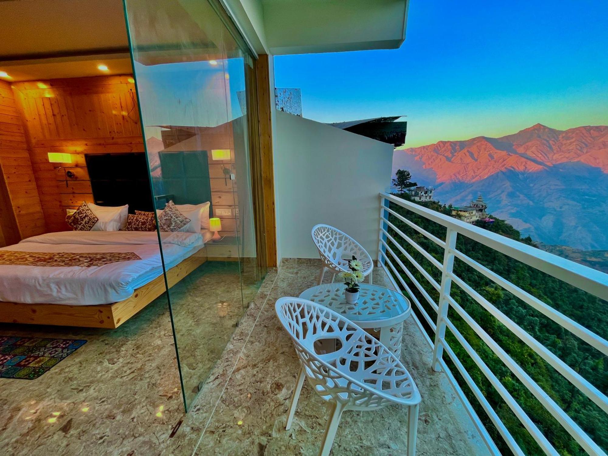 Hotel Classic Crown - #Scenic Mountain View #Open Terrace #Parking #Premium Rooms With Balcony #Guest Preferred #Best Selling Hotel In Mussoorie Dış mekan fotoğraf
