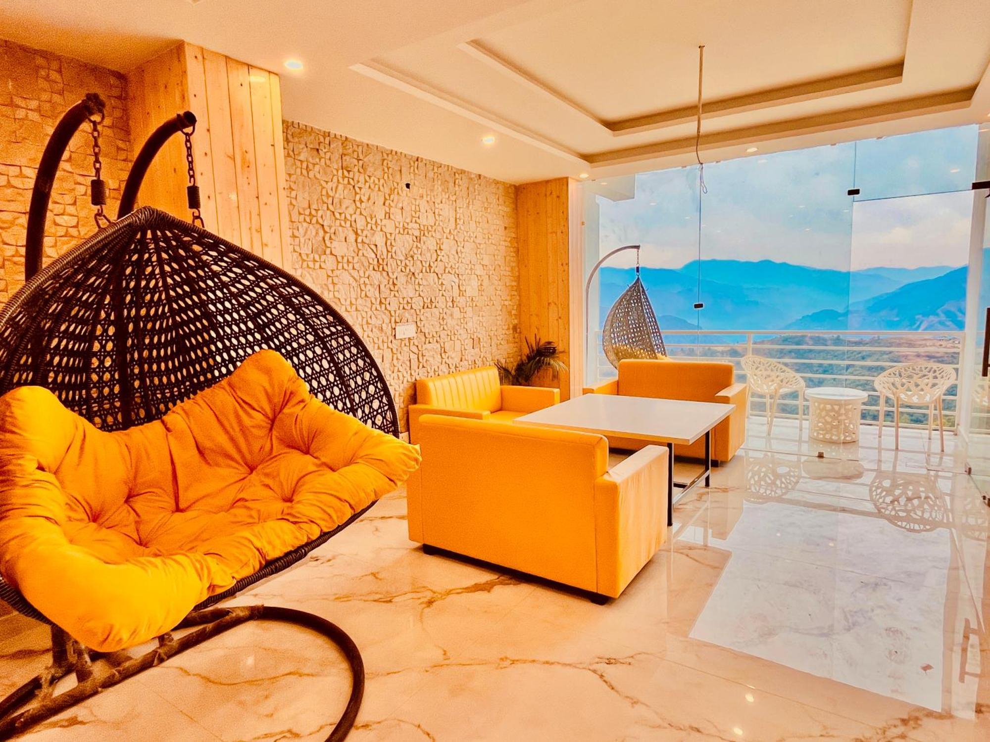 Hotel Classic Crown - #Scenic Mountain View #Open Terrace #Parking #Premium Rooms With Balcony #Guest Preferred #Best Selling Hotel In Mussoorie Dış mekan fotoğraf