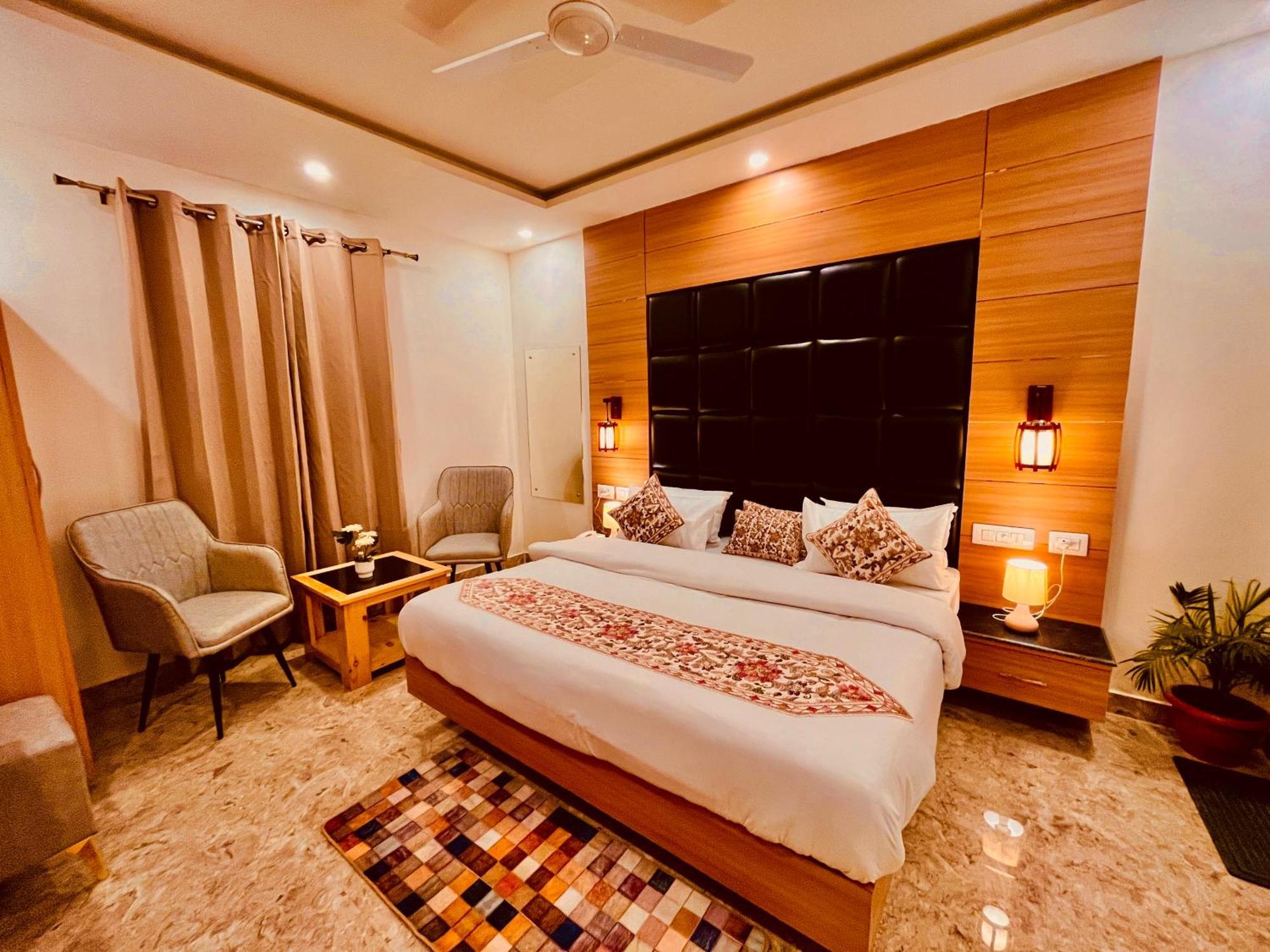 Hotel Classic Crown - #Scenic Mountain View #Open Terrace #Parking #Premium Rooms With Balcony #Guest Preferred #Best Selling Hotel In Mussoorie Dış mekan fotoğraf