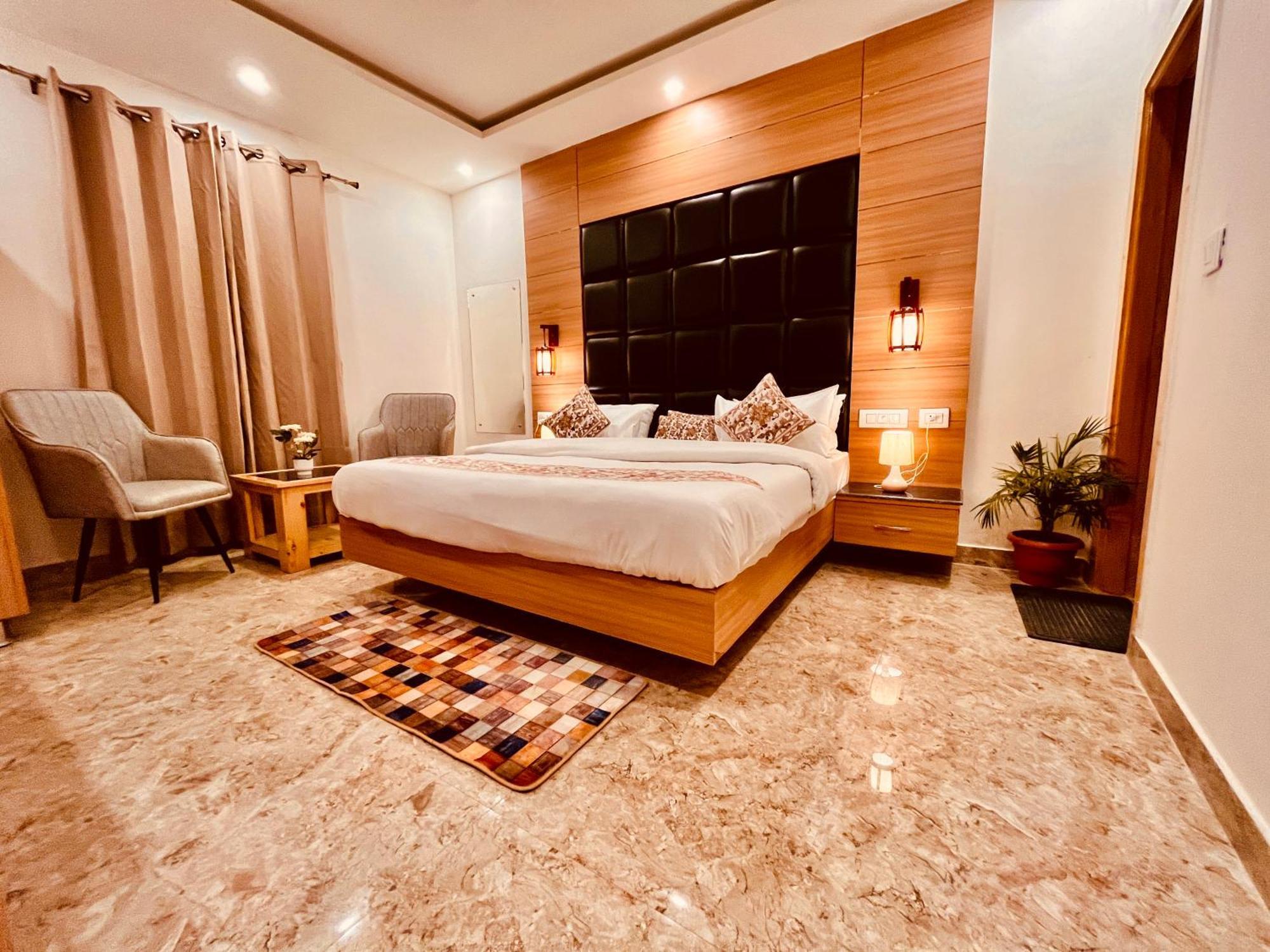 Hotel Classic Crown - #Scenic Mountain View #Open Terrace #Parking #Premium Rooms With Balcony #Guest Preferred #Best Selling Hotel In Mussoorie Dış mekan fotoğraf