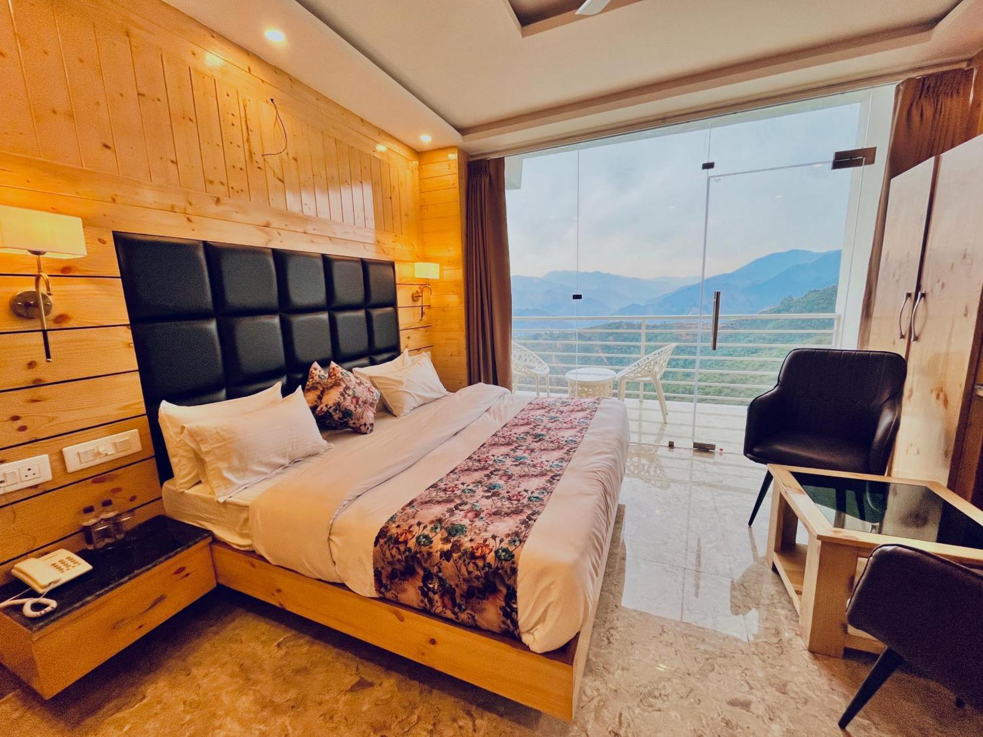 Hotel Classic Crown - #Scenic Mountain View #Open Terrace #Parking #Premium Rooms With Balcony #Guest Preferred #Best Selling Hotel In Mussoorie Dış mekan fotoğraf