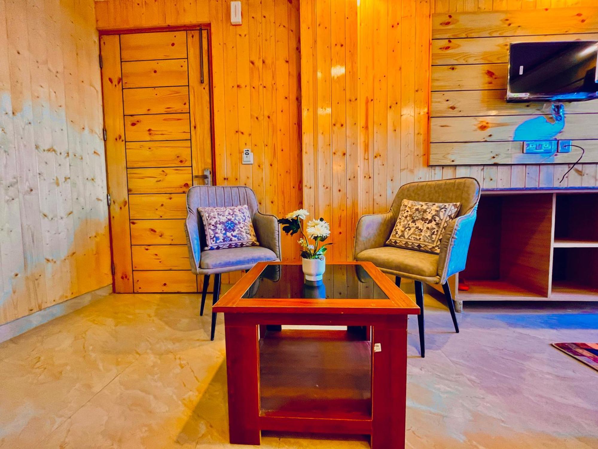 Hotel Classic Crown - #Scenic Mountain View #Open Terrace #Parking #Premium Rooms With Balcony #Guest Preferred #Best Selling Hotel In Mussoorie Dış mekan fotoğraf