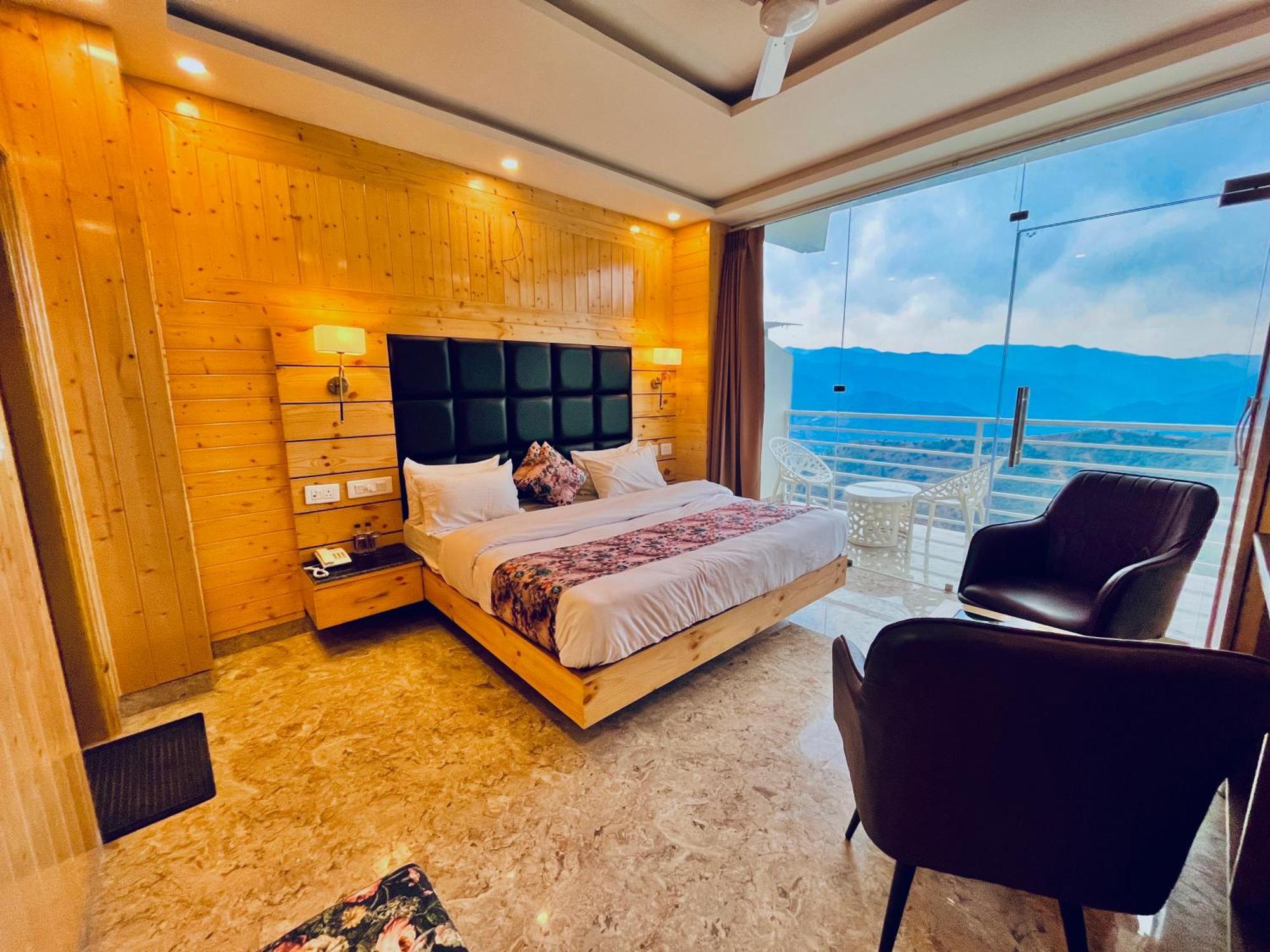 Hotel Classic Crown - #Scenic Mountain View #Open Terrace #Parking #Premium Rooms With Balcony #Guest Preferred #Best Selling Hotel In Mussoorie Dış mekan fotoğraf