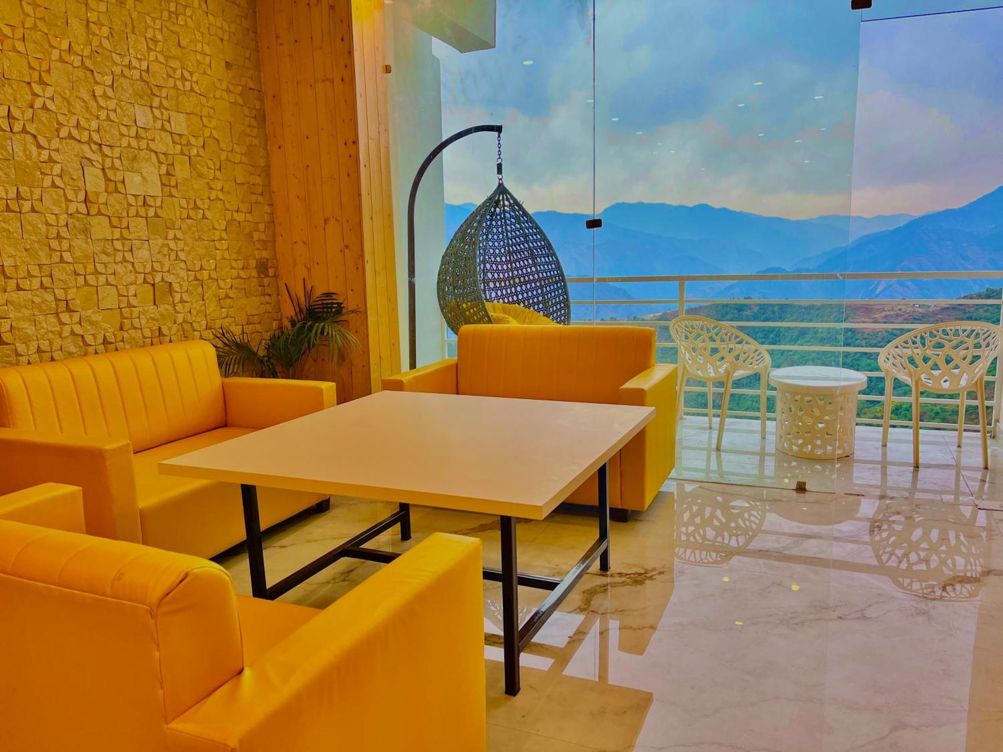 Hotel Classic Crown - #Scenic Mountain View #Open Terrace #Parking #Premium Rooms With Balcony #Guest Preferred #Best Selling Hotel In Mussoorie Dış mekan fotoğraf