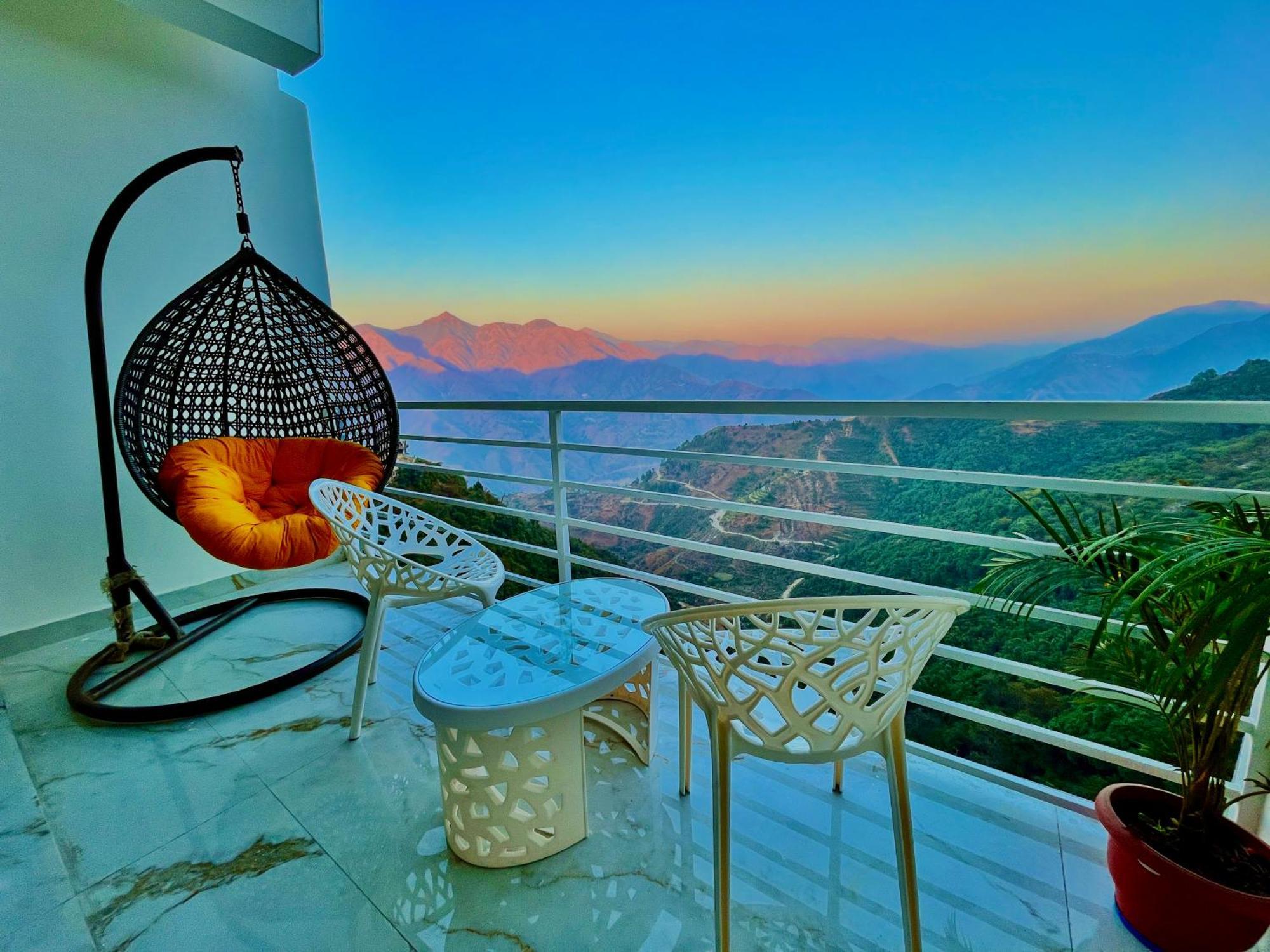 Hotel Classic Crown - #Scenic Mountain View #Open Terrace #Parking #Premium Rooms With Balcony #Guest Preferred #Best Selling Hotel In Mussoorie Dış mekan fotoğraf