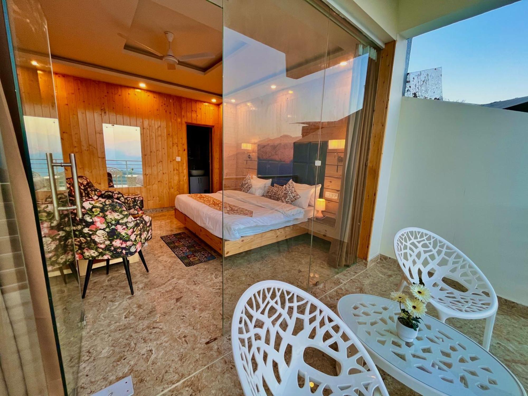 Hotel Classic Crown - #Scenic Mountain View #Open Terrace #Parking #Premium Rooms With Balcony #Guest Preferred #Best Selling Hotel In Mussoorie Dış mekan fotoğraf