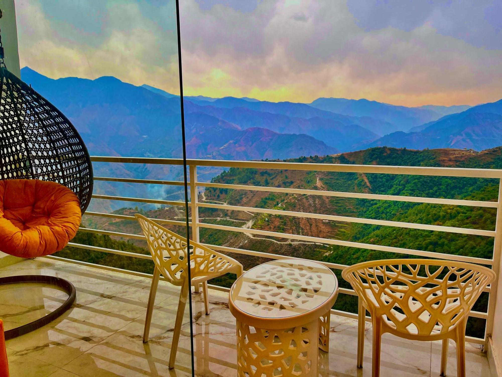 Hotel Classic Crown - #Scenic Mountain View #Open Terrace #Parking #Premium Rooms With Balcony #Guest Preferred #Best Selling Hotel In Mussoorie Dış mekan fotoğraf
