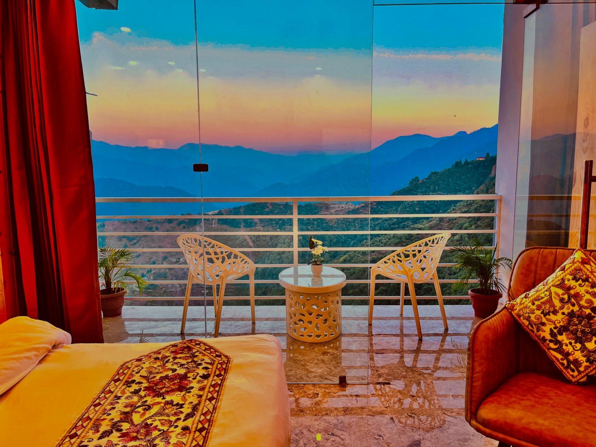 Hotel Classic Crown - #Scenic Mountain View #Open Terrace #Parking #Premium Rooms With Balcony #Guest Preferred #Best Selling Hotel In Mussoorie Dış mekan fotoğraf