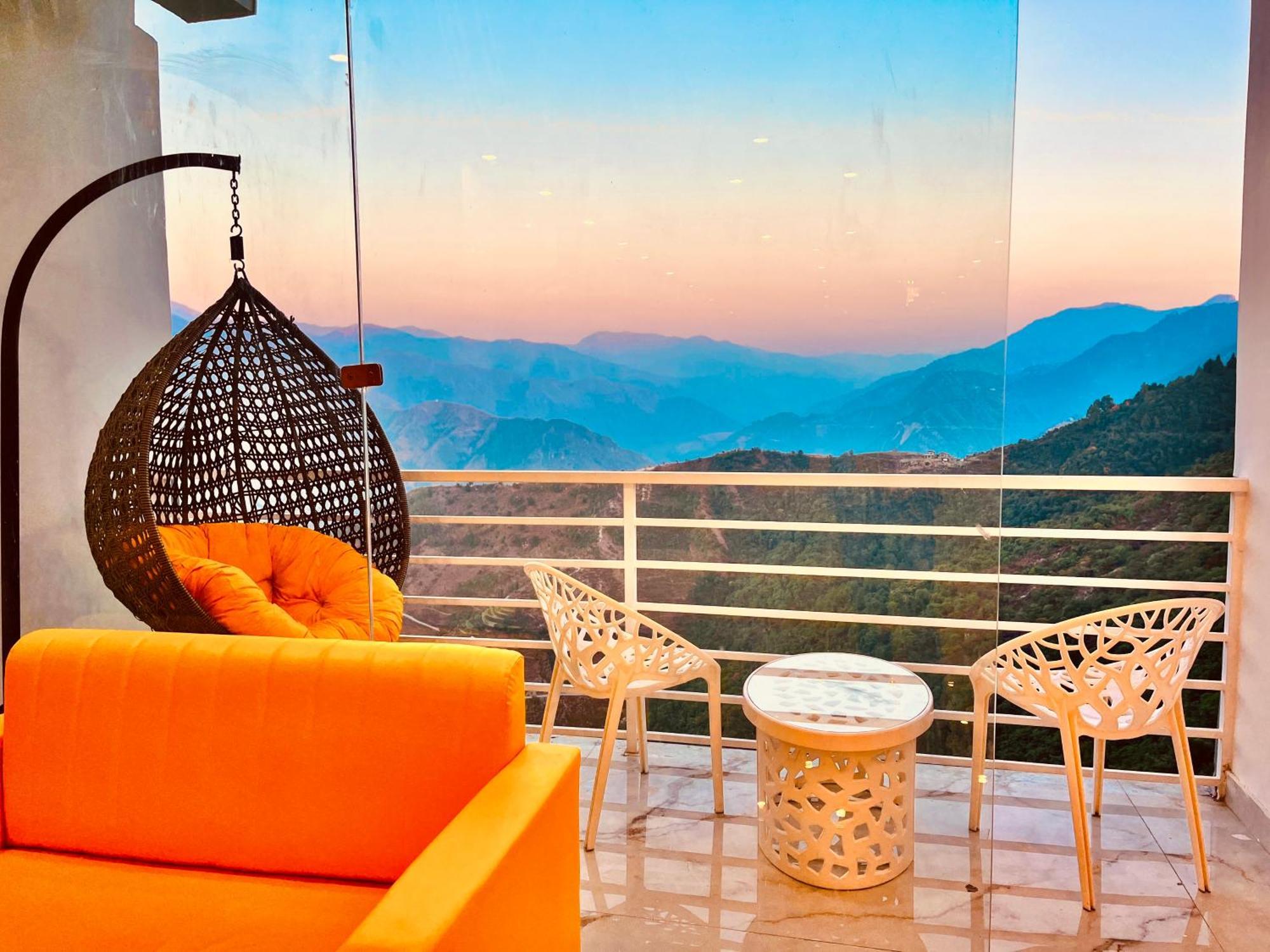 Hotel Classic Crown - #Scenic Mountain View #Open Terrace #Parking #Premium Rooms With Balcony #Guest Preferred #Best Selling Hotel In Mussoorie Dış mekan fotoğraf