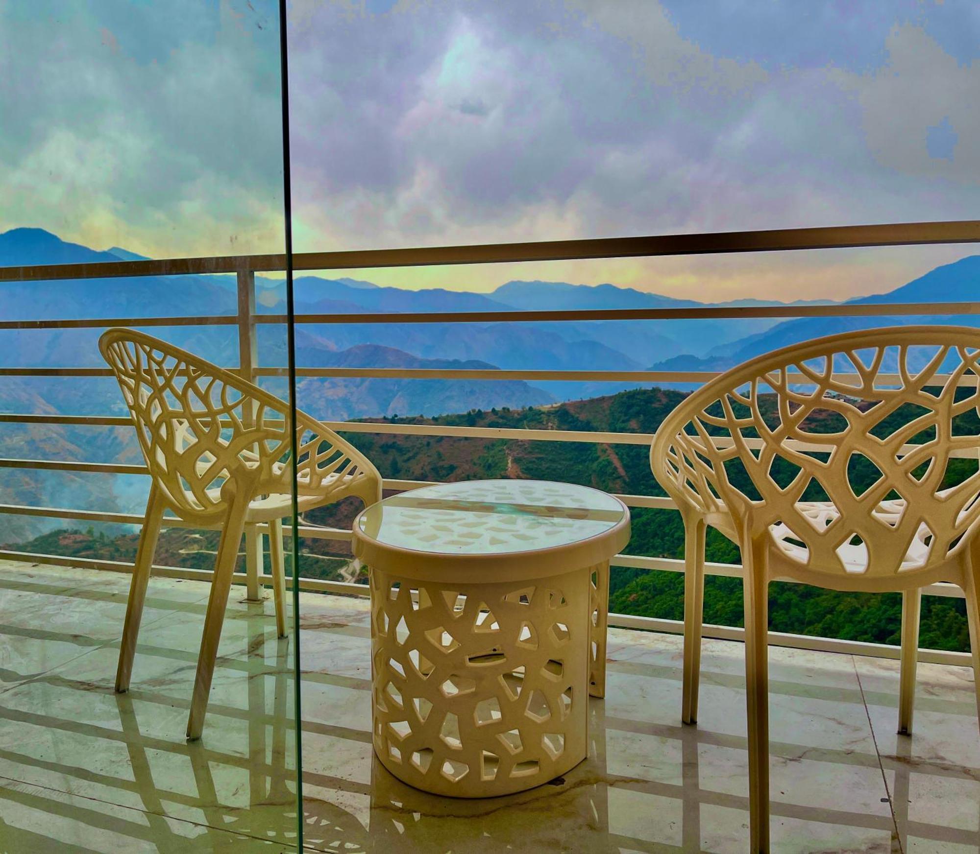 Hotel Classic Crown - #Scenic Mountain View #Open Terrace #Parking #Premium Rooms With Balcony #Guest Preferred #Best Selling Hotel In Mussoorie Dış mekan fotoğraf