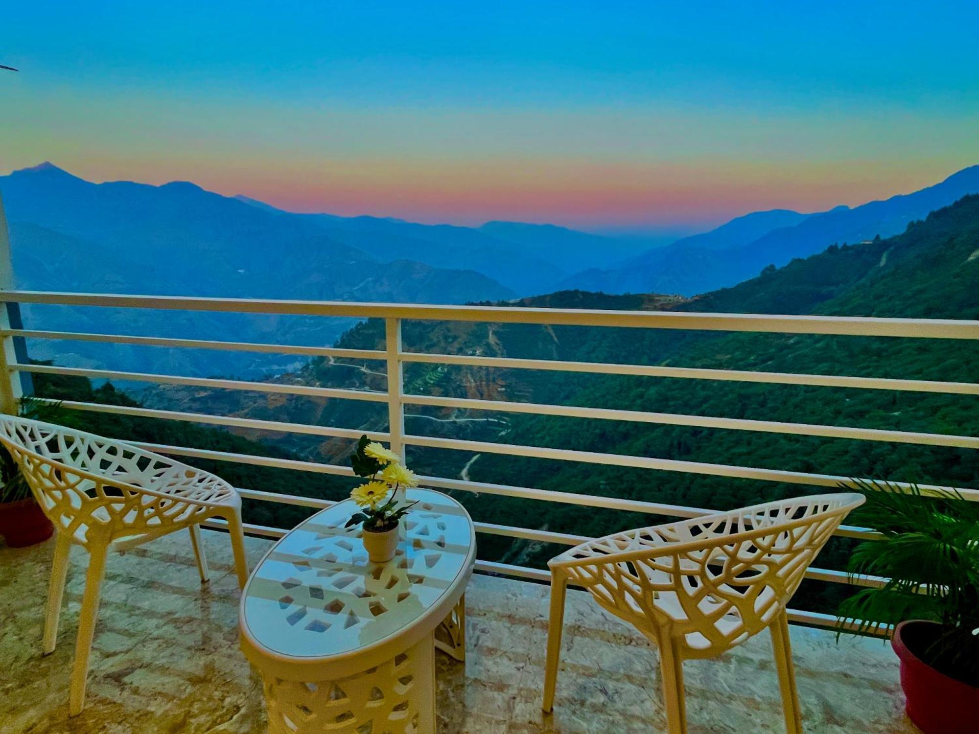 Hotel Classic Crown - #Scenic Mountain View #Open Terrace #Parking #Premium Rooms With Balcony #Guest Preferred #Best Selling Hotel In Mussoorie Dış mekan fotoğraf