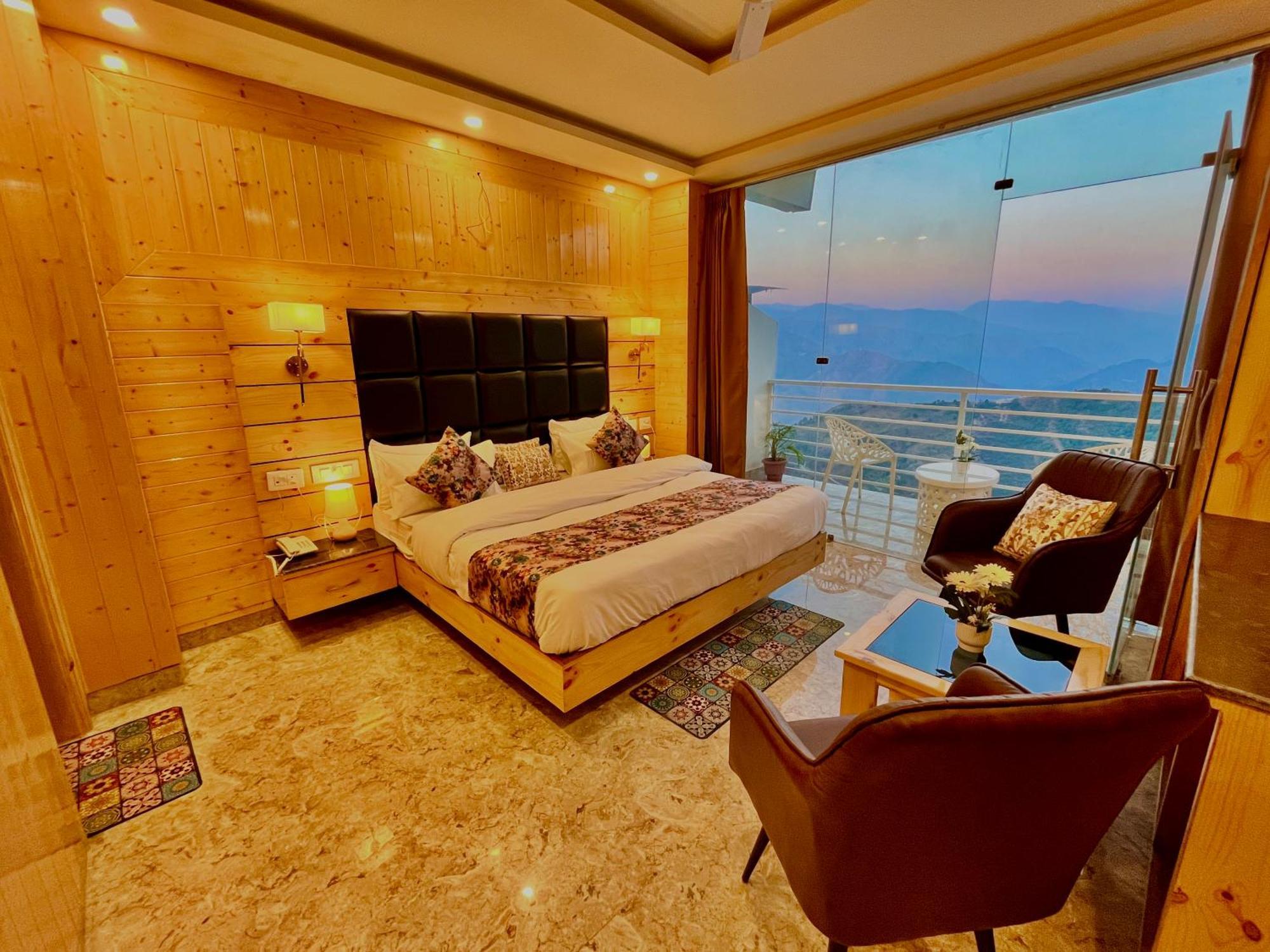 Hotel Classic Crown - #Scenic Mountain View #Open Terrace #Parking #Premium Rooms With Balcony #Guest Preferred #Best Selling Hotel In Mussoorie Dış mekan fotoğraf